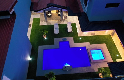 La Tigra Maison | House with pool next to the Tropical Forest