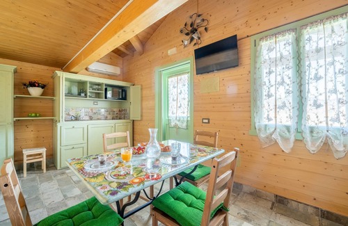 San Brizio Appartement | Petite maison avec porche et jardin (entièrement accessible)