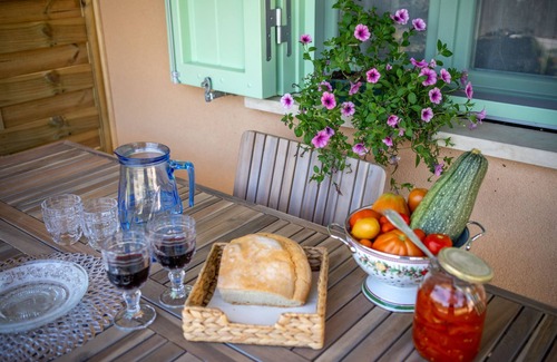 San Brizio Appartement | Petite maison avec porche et jardin (entièrement accessible)