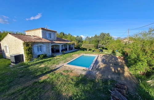 Saint-Privat-des-Vieux Maison | Maison avec piscine privée sur grand terrain