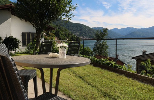 Resiga Appartement | maison avec jardin privé et vue magnifique sur le lac