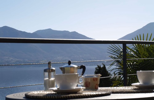 Resiga Appartement | maison avec jardin privé et vue magnifique sur le lac