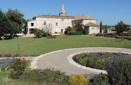 Labarthe Maison | Maison avec piscine et terrain privés: 7 chambres, 5 salles de bains