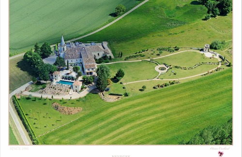 Labarthe Maison | Maison avec piscine et terrain privés: 7 chambres, 5 salles de bains