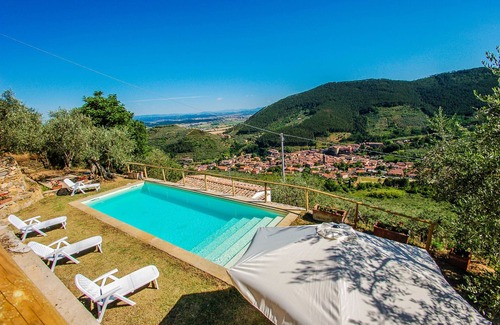 Buti Maison | House with private pool and stunning panoramic views 20km from Pisa, Lucca, sea