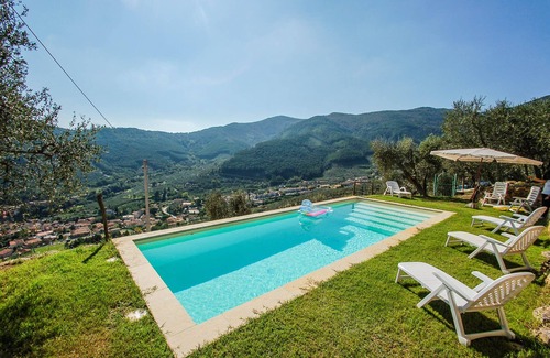 Buti Maison | House with private pool and stunning panoramic views 20km from Pisa, Lucca, sea