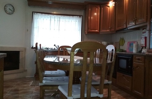 Santa Maria da Feira Maison | Maison avec appartement de 4 chambres avec barbecue piscine terrasse, à 25 km du Port