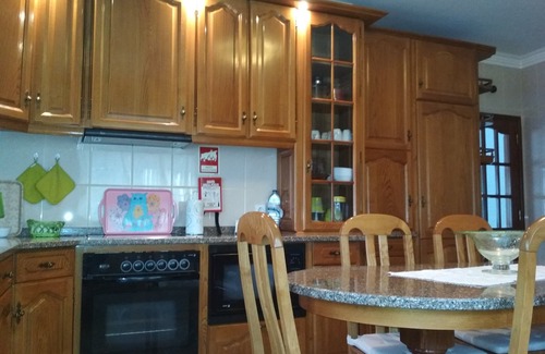 Santa Maria da Feira Maison | Maison avec appartement de 4 chambres avec barbecue piscine terrasse, à 25 km du Port