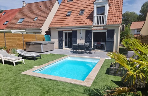 Jouy-le-Moutier Maison | Maison avec Spa & piscine. Lieu de détente idéal !