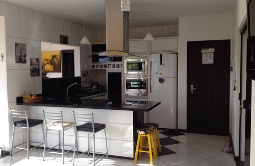 Garopaba Maison | MAISON AVEC PISCINE - GREAT LOCATION - AR TOUTES LES CHAMBRES, SALLE A MANGER CUISINE