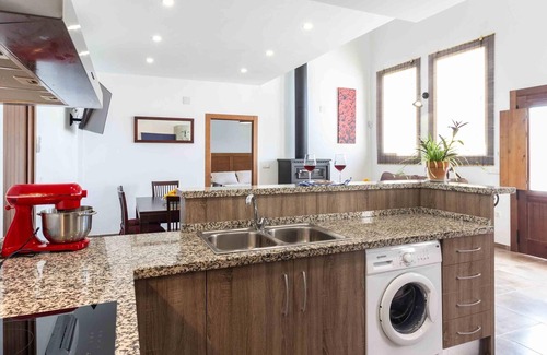 Durcal Cottage | Maison avec piscine, wifi et barbecue