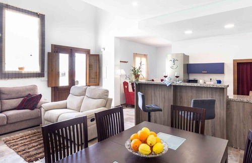 Durcal Cottage | Maison avec piscine, wifi et barbecue