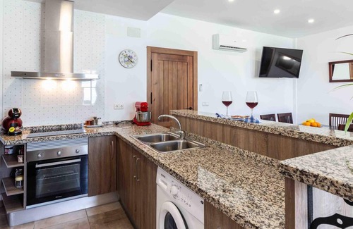 Durcal Cottage | Maison avec piscine, wifi et barbecue