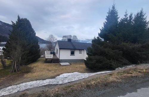 Lyngseidet Maison | House with terrace and a big garden in centrum of Lyngseidet