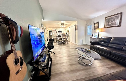 Spring Valley Maison | House with two bedrooms two bathrooms- Pet Friendly