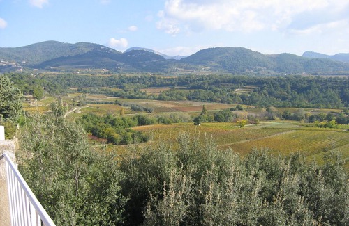 Faucon Maison | maison avec WIFI avec sa vue panoramique du Mont Ventoux et des Baronnies