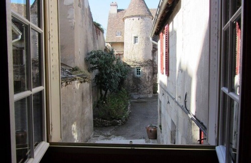 Autun Cottage | gîte avec cour au centre ville historique d'Autun classé 3 étoiles