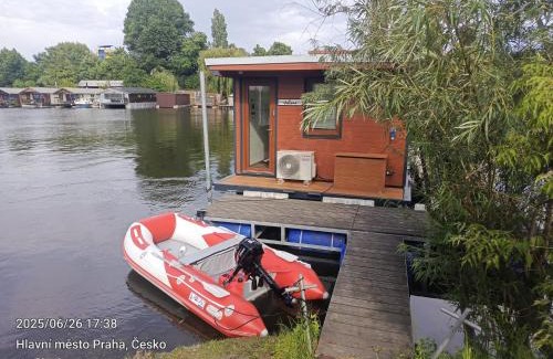 Smichov Location De Bateaux | Houseboat Daisy