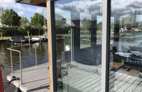 Heeg Chalet De Ski | Houseboat Heeg 4 persons