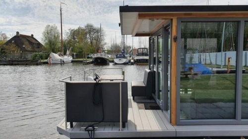 Heeg Chalet De Ski | Houseboat Heeg 4 persons