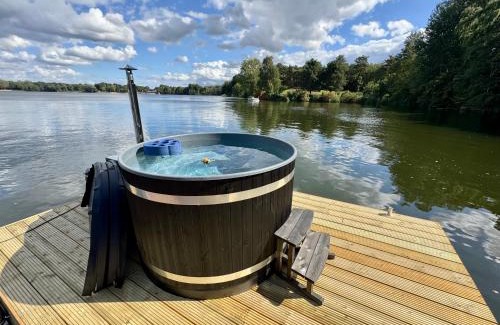 Middelaar Maison | Houseboat Mookerplas met Hottub