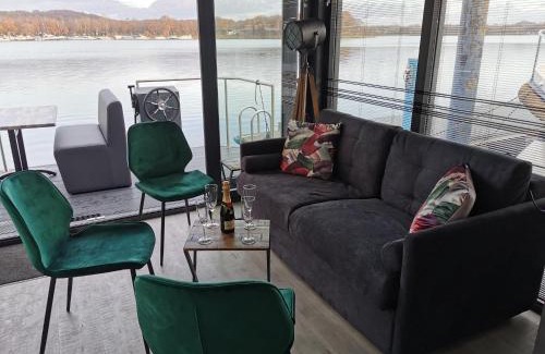 Middelaar Location De Bateaux | Houseboat Mookerplas with a view
