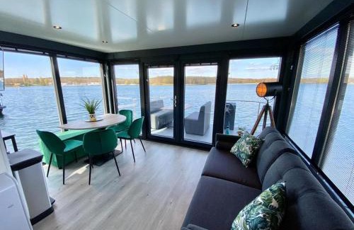 Middelaar Location De Bateaux | Houseboat Mookerplas with a view
