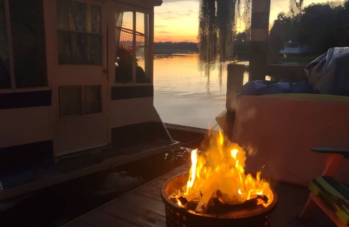Pierson Location De Bateaux | Houseboat Shanty on St Johns River Florida