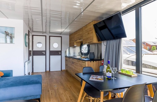 Uitgeest Location De Bateaux | Bateau-maison avec vue sur le toit-terrasse