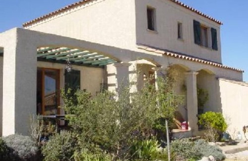Cournonsec Villa | Entre mer et garrigue, villa avec jardin arboré et piscine, idéale pour famille