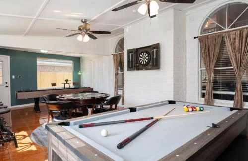 Atascocita Maison | Houston Escape Heated Pool Cabana & Game Room
