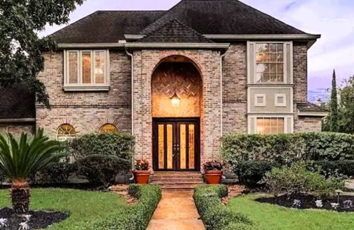 Ponderosa Forest Maison | Houston Getaway 6BR with Pool and Wi-Fi
