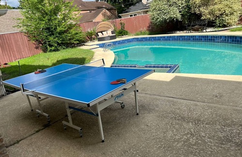 Ponderosa Forest Maison | Houston Getaway 6BR with Pool and Wi-Fi