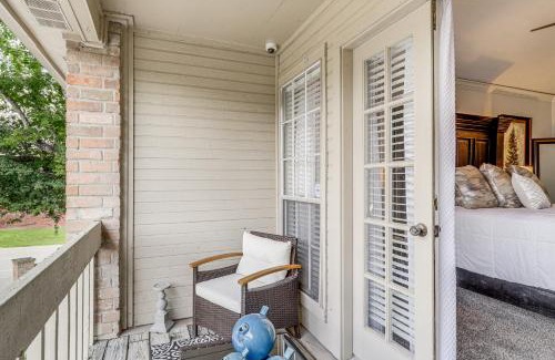 Barker Maison | Houston Retreat with Smart TVs Walk to Golf Course!