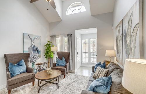 Barker Maison | Houston Retreat with Smart TVs Walk to Golf Course!