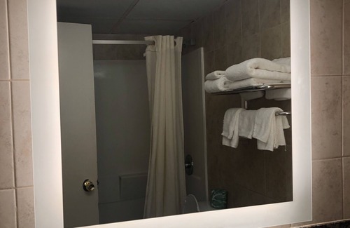 Industry Hôtel | Howard Johnson by Wyndham North Bergen