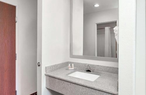 Scott Hôtel | Howard Johnson by Wyndham Scott Lafayette