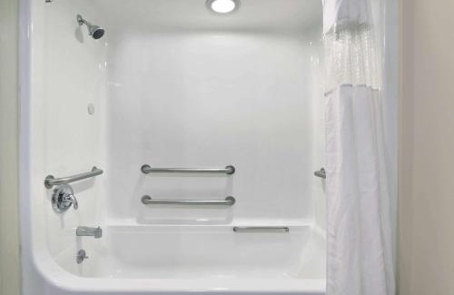 East Texas Hôtel | Howard Johnson by Wyndham Allentown/Dorney Hotel & Suites