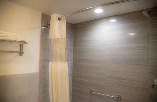 East Texas Hôtel | Howard Johnson Hotel & Suites by Wyndham Allentown/Dorney
