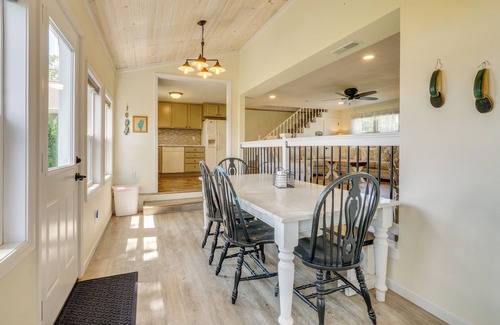 Howe Maison | Howe Retreat w/ Fire Pit + Private Boat Dock!