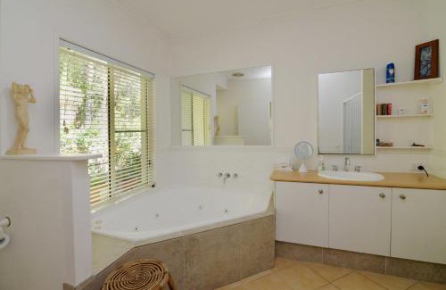 Noosaville Maison | Howie's Place Noosa