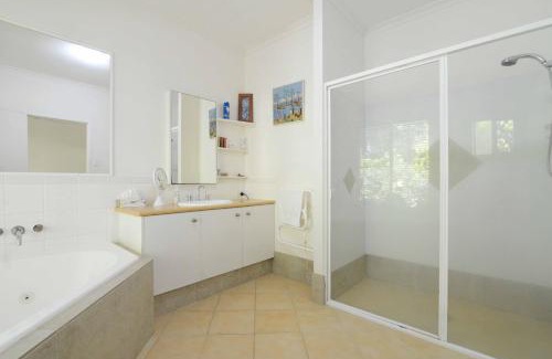 Noosaville Maison | Howie's Place Noosa