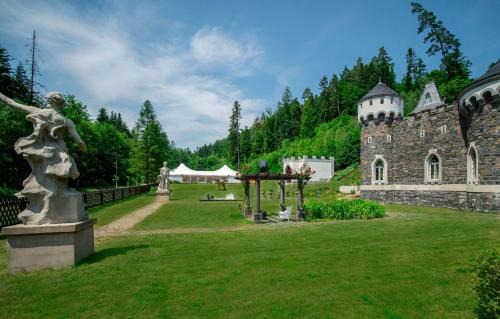 Radikov Autre | Hrad Kunzov Glamping & SPA & Restaurant