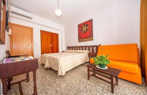 Santa Eulalia del Rio Hôtel | HST-STASEU-DB Double Room (3 Guests) - Central Holiday Rooms and Apartment 5 min to the beach