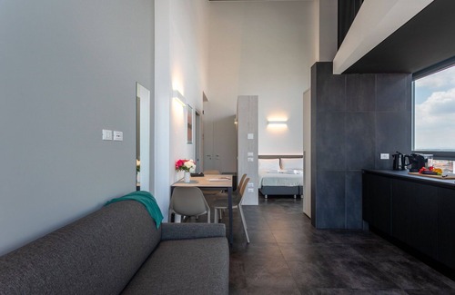 Mestre Appartement | Htm Tower - 1002 Executive by Halldis