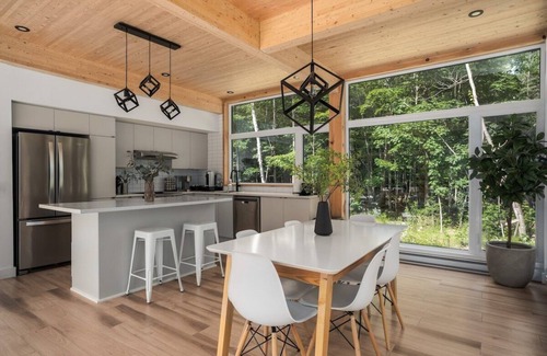 Amherst Chalet De Ski | Hubble Tremblant · Starry Tremblant l Design View Spa Lake Beach