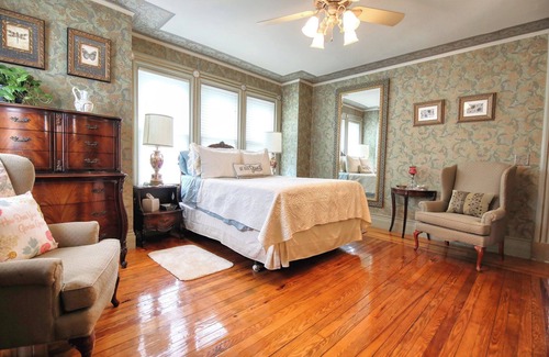 Toms River Lit Et Petit-Déjeuner | Huddy House Bed & Breakfast offers a charming escape to an era gone by