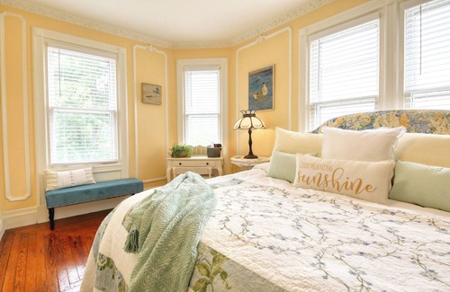 Toms River Lit Et Petit-Déjeuner | Huddy House Bed & Breakfast offers a charming escape to an era gone by