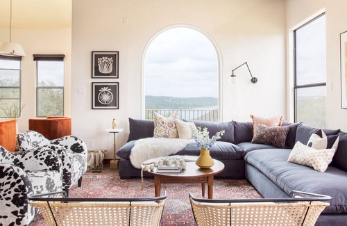 Travis Landing Maison | Hudson by AvantStay | Magnificent Home w/ Beautiful Views, Multiple Living Areas, Pool & Games!