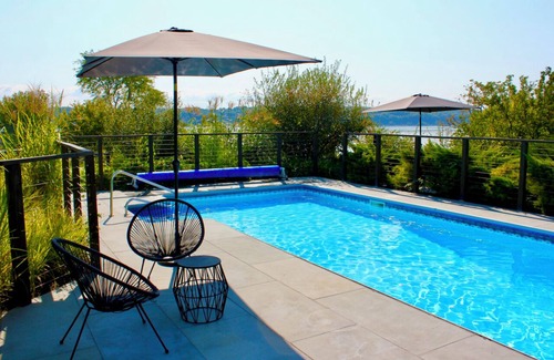 Catskill Maison | River, Beach, Pool, Hot Tub, Treehouse!